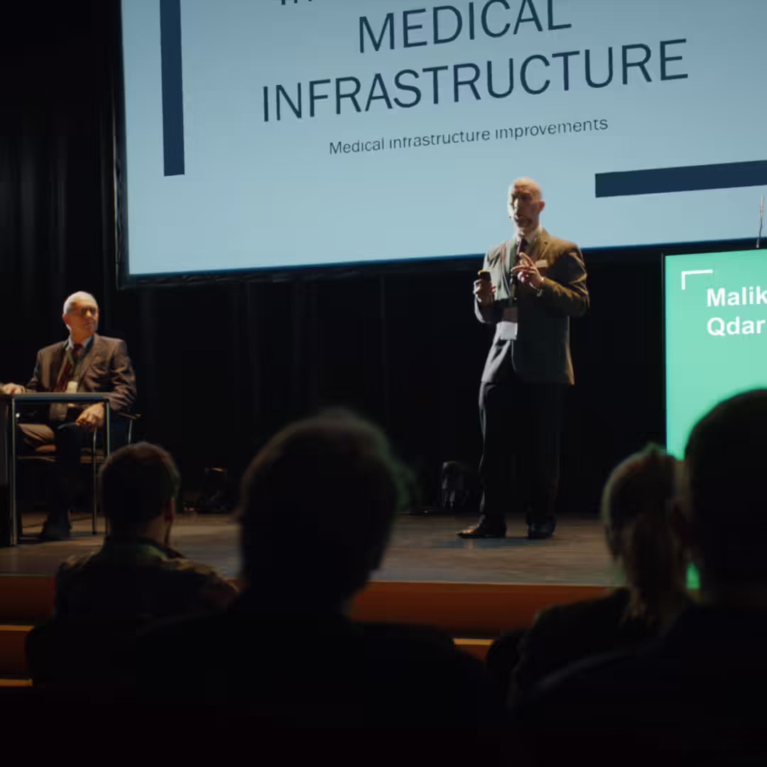 Presenter on stage using the slidecrew system to launch his presentation